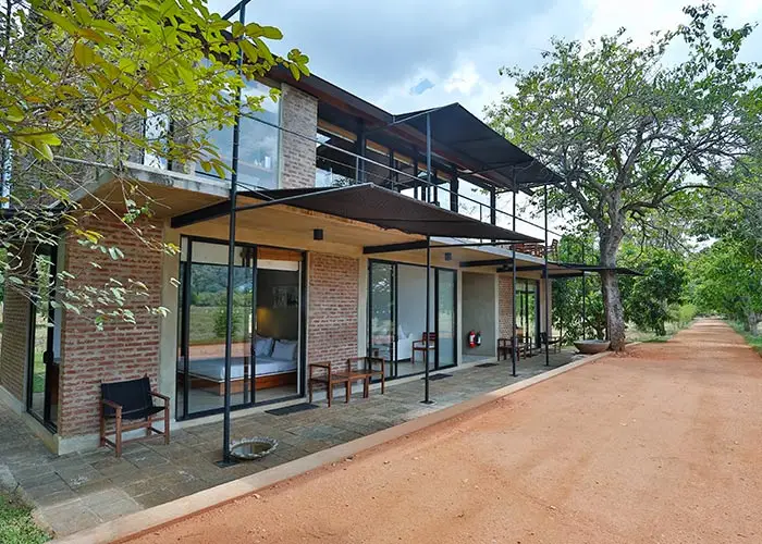 Kalundewa Retreat: Modern Lake Chalets